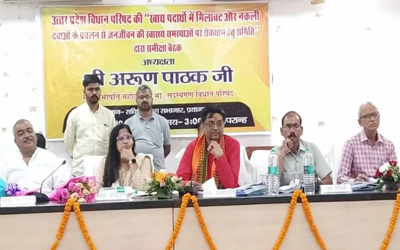 बाजारों में न बिकने पाएं नकली दवाएं: सभापति