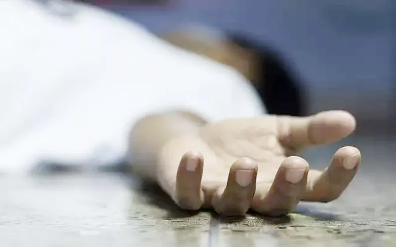 प्रयागराज: पारिवारिक विवाद से परेशान युवक ने काटी हाथ का नस, हड़कंप