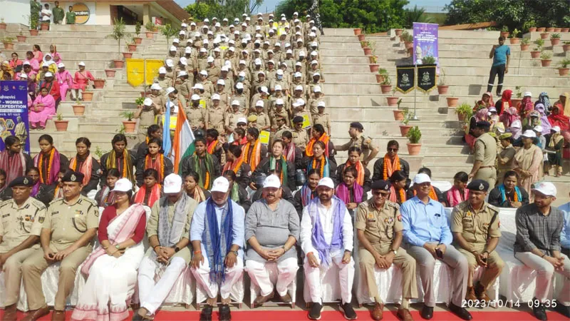 वाराणसी: काशी में गंगा किनारे नमो घाट पर हुआ मिशन शक्ति का आगाज, नुक्कड़ नाटक व मार्शल आर्ट का हुआ प्रदर्शन