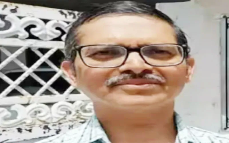 वाराणसी: अमिताभ ठाकुर को सूचना नहीं देना इस अधिकारी को पड़ा महंगा, लगा 25000 रुपए का जुर्माना, अब वेतन से की जाएगी वसूली!