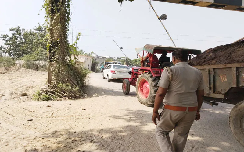 उन्नाव की सरैया क्रासिंग पर लगा महाजाम, वीआईपी व आमजन समेत फंसी रही एंबुलेंस