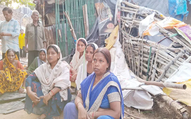 प्रयागराज: दबंगों ने घर में घुसकर की गर्भवती महिला की पिटाई, कपड़े फाड़े, की तोड़फोड़