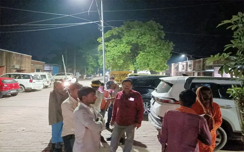 बहराइच: कुएं में गिरकर वृद्ध की मौत, ग्रामीणों के साथ रेलिंग पर बैठकर दुर्गा पूजा देख रहा था बुजुर्ग