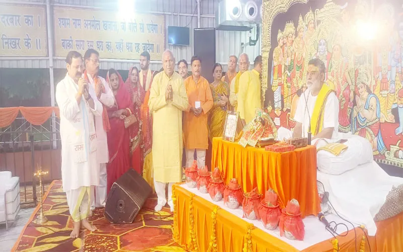 लखनऊ: श्री राम जन्मोत्सव की कथा सुनकर भावविभोर हुए भक्त