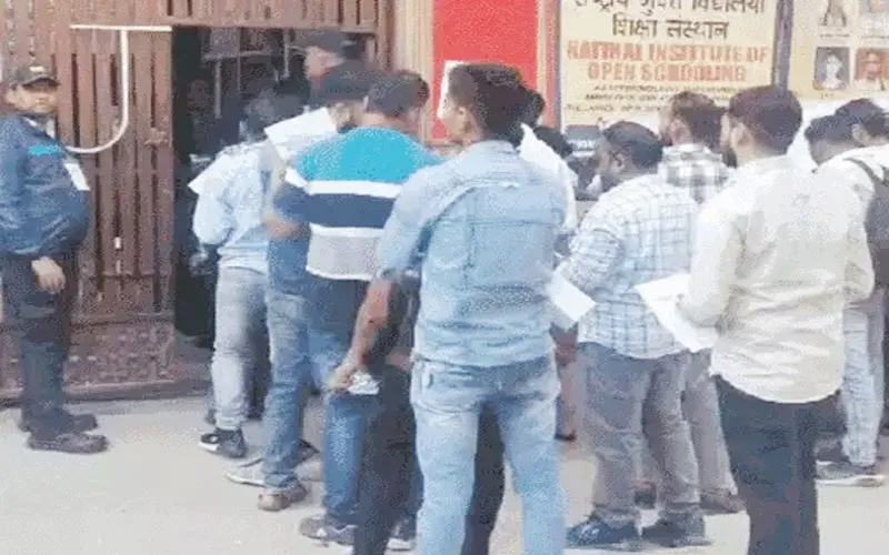 UPSSSC PET EXAM: पीईटी एग्जाम का आज दूसरा दिन, सुबह 10 बजे से शुरू हुई पहली पाली की परीक्षा