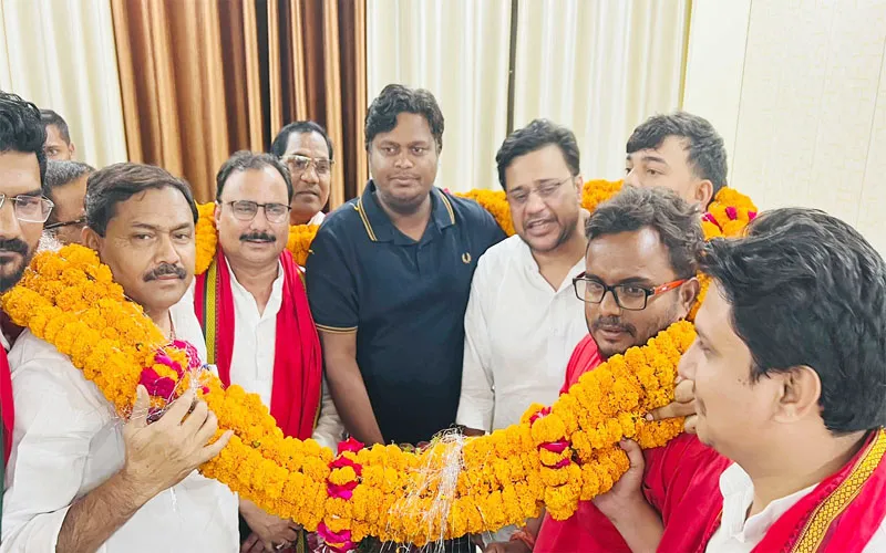 बहराइच पहुंची देश बचाओ-देश बनाओ साइकिल यात्रा, सपा नेता अभिषेक यादव का हुआ जगह-जगह स्वागत