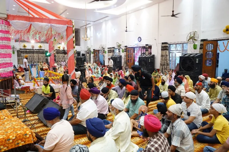 बरेली: गुरुद्वारे में सजा कीर्तन दरबार, सोमवार को सुबह 10 से 3 बजे तक सजेगा मुख्य दीवान