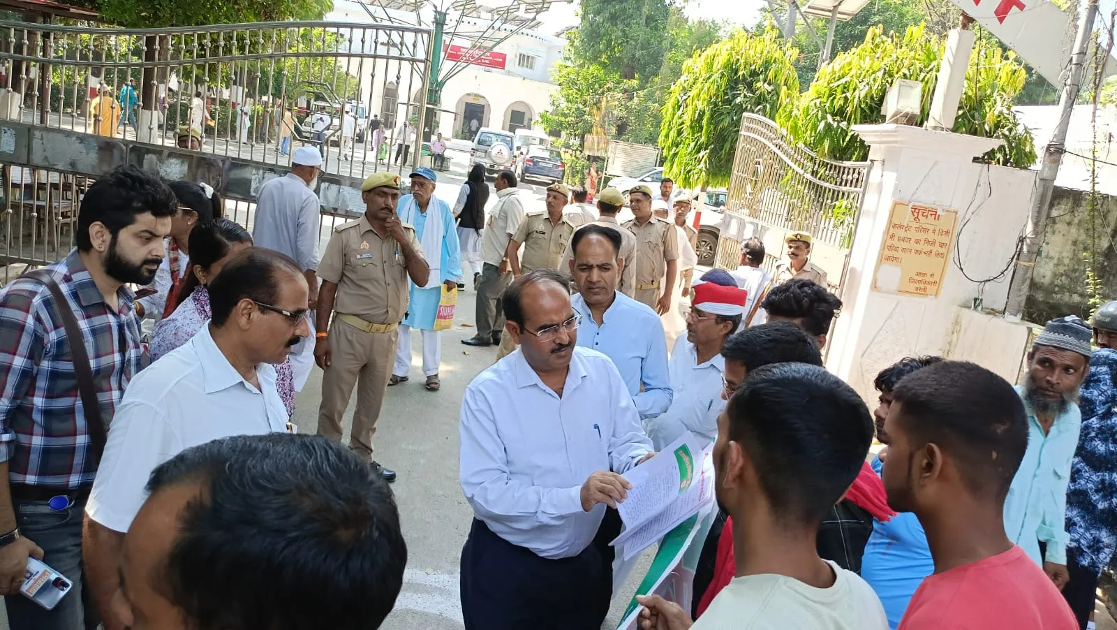 बरेली: तिकुनिया कांड को लेकर संगठनों में आक्रोश, मांगों को लेकर सौंपा ज्ञापन