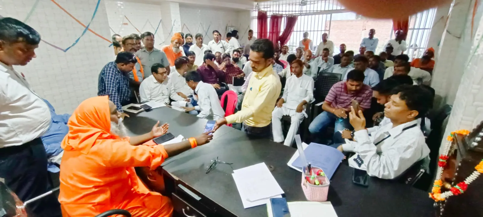 पीलीभीत: भाजपा विधायक बोले- पावर कार्पोरेशन के कर्मचारी क्यूं कर रहे उपभोक्ता को परेशान, सुधरें वरना खैर नहीं