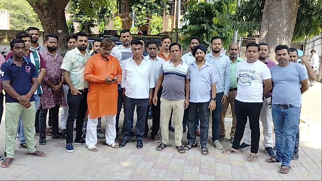 बरेली: ठेले वालों के खिलाफ व्यापारियों ने एसएसपी को दिया ज्ञापन