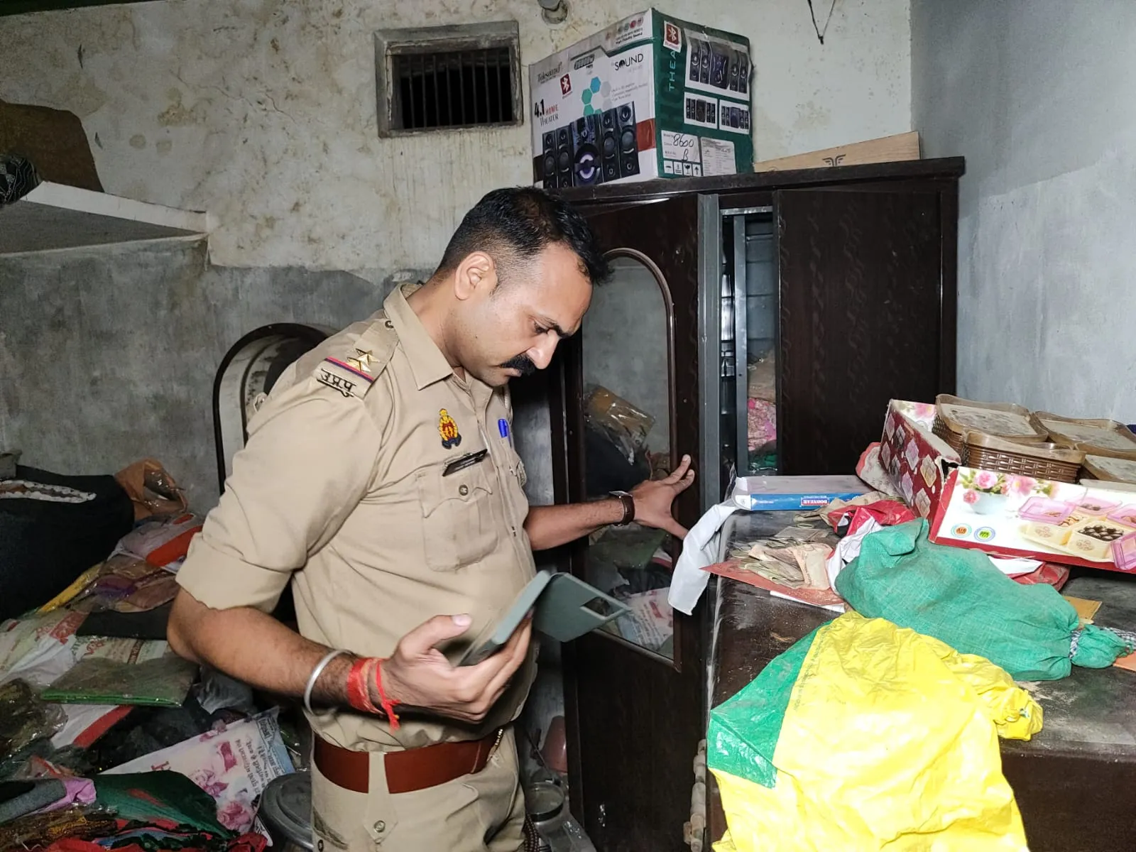 अमरोहा: किन्नर की मां को बंधक बना कर लाखों की लूट, पुलिस ने चोरी में दर्ज किया मुकदमा