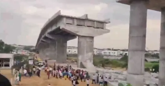 गुजरात के पालनपुर में निर्माणाधीन पुल गिरा, कांग्रेस बोली- भ्रष्टाचार का हो रहा विकास