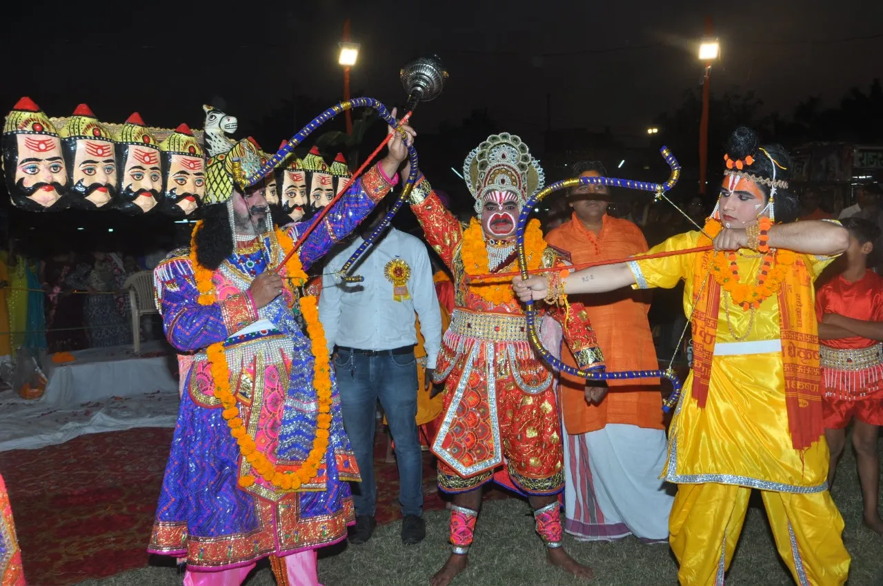 रामपुर: श्रीराम ने अग्निबाण मारा तो रावण की चीत्कार से कांप उठे तीनों लोक