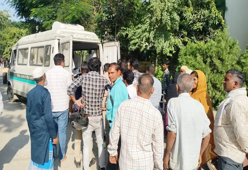 अमरोहा : गृह कलह के चलते महिला ने दो बच्चों संग खुद को लगाई आग, तीनों की मौत