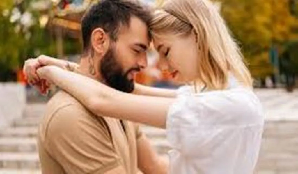 Relationship Tips: शादीशुदा जिंदगी को बनाना चाहते हैं खुशहाल तो इन आदतों से बना लें दूरी, रिश्ते में हमेशा बनी रहेगी मिठास
