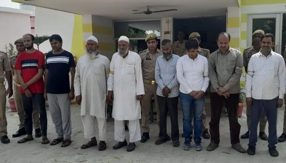 संभल: चोरी के ट्रैक्टर और कारों के कारोबार में शामिल 11 गिरफ्तार, 36 घंटे बाद भी कार्रवाई जारी