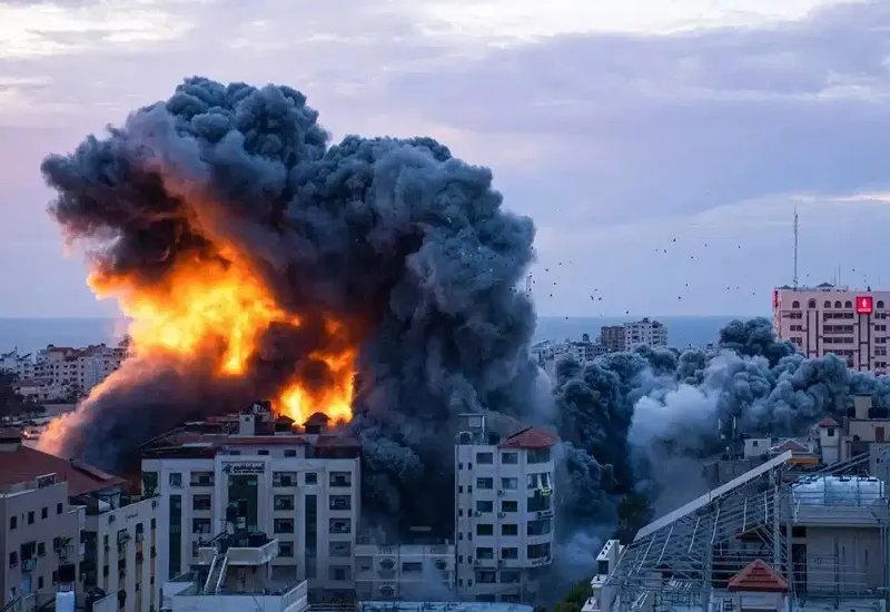 Israel-Iran War: इजरायल और ईरान ने फिर किए हमले, संघर्ष रोकने के लिए नए कूटनीतिक प्रयास शुरू