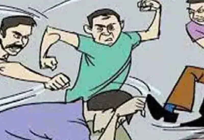 रामपुर : दो पक्षों में चले ईंट-पत्थर और धारदार-हथियार, अमरूदों की पेटी गिरकर फटने को लेकर हुआ विवाद