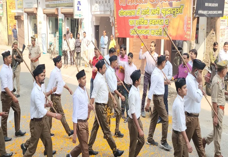 संभल : कड़ी सुरक्षा में निकला पथ संचलन, स्वयंसेवकों में दिखा उत्साह 