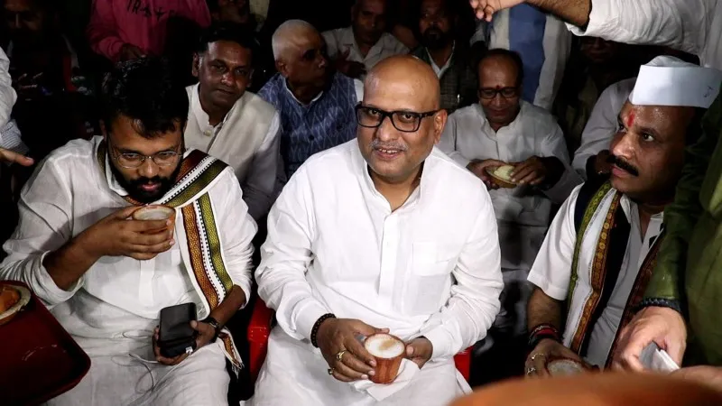 लखनऊ: जनता के मुद्दों को लेकर कांग्रेस की चाय पर चर्चा, अजय राय ने योगी सरकार पर जमकर बोला हमला