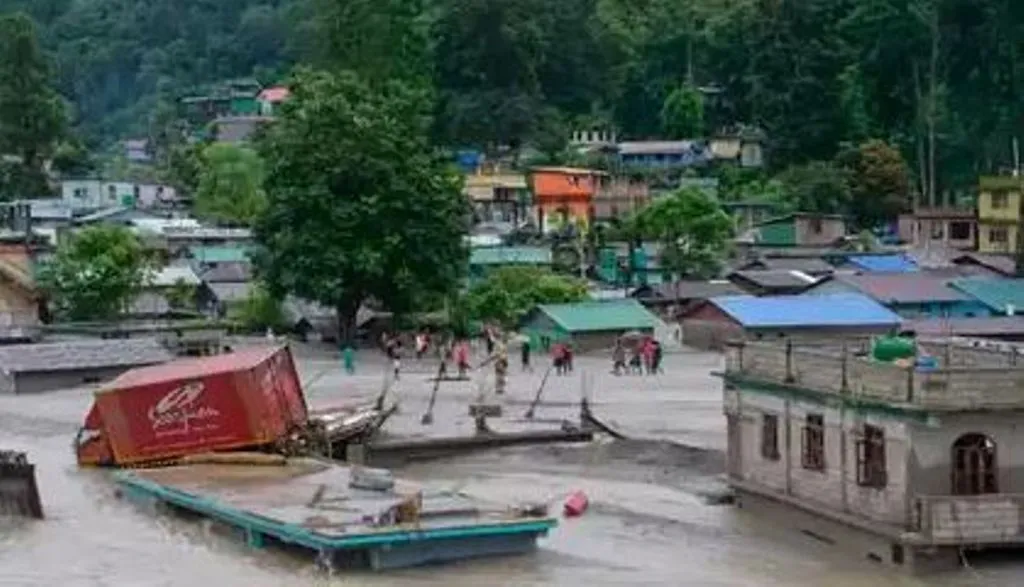 सिक्किम में बाढ़ से मरने वालों की संख्या बढ़कर 30 हुई, 81 लोग अभी भी लापता 
