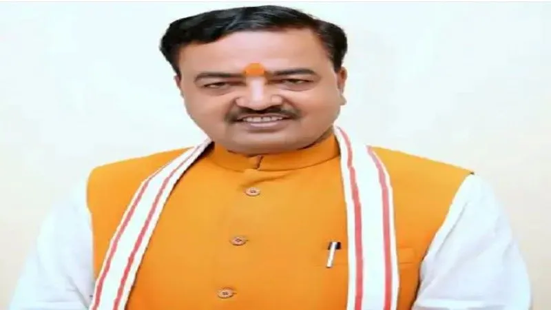 लखनऊ : मकान बनाने के लिए राजमिस्त्रियों को दिया जा रहा प्रशिक्षण