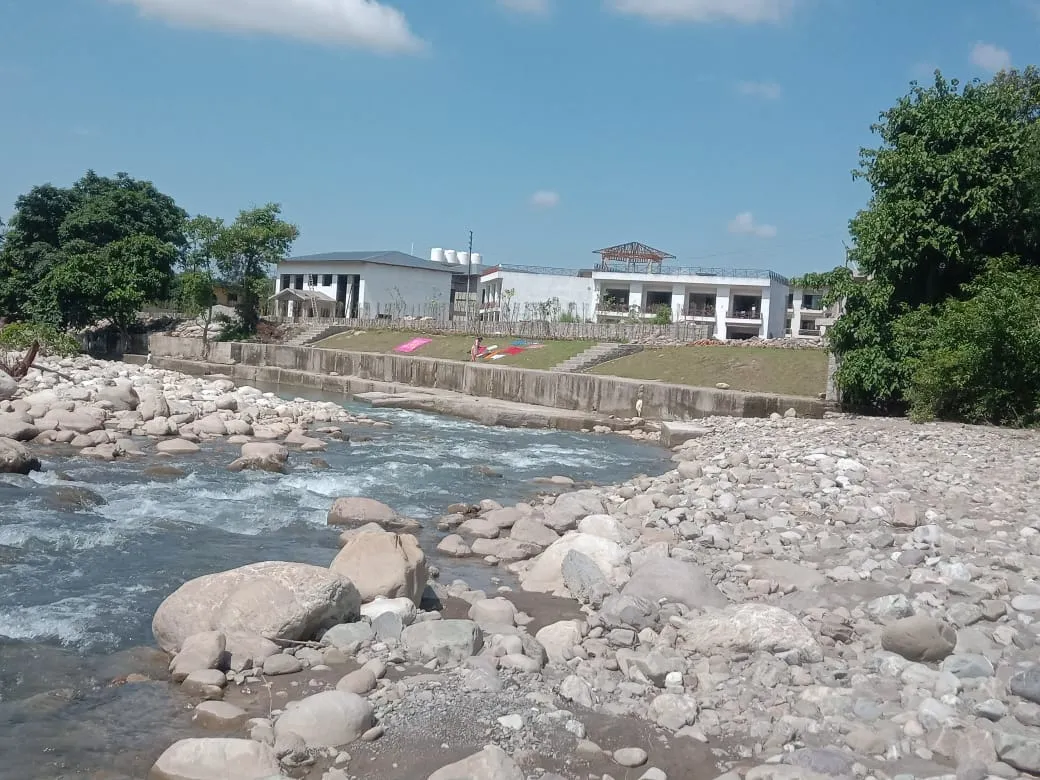 हल्द्वानी: क्यारी गांव में नदी किनारे निर्माण पर डीएम ने मांगी रिपोर्ट