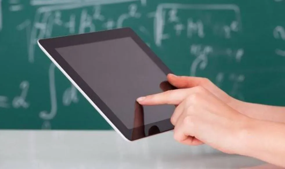 बरेली: स्कूलों में दिए जाएंगे टैबलेट, ऑनलाइन लगेगी हाजिरी
