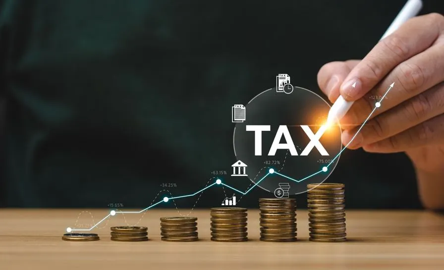 बरेली: अंधेर नगरी... अपनी दुकानों को जारी कर दिए लाखों के टैक्स बिल