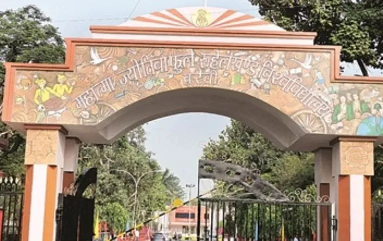 बरेली: एलएलएम के सभी छात्र प्रथम श्रेणी में पास, अनुष्का ने किया टॉप