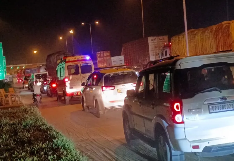 मुरादाबाद : दलपतपुर टोला प्लाजा घंटों जाम, सीओ बोले-मुझे तो पता ही नहीं