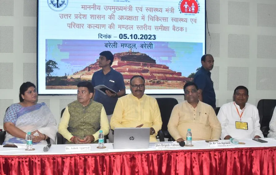 बरेली: सीएचसी और पीएचसी पर भी भर्ती किए जाएं मरीज- डिप्टी सीएम 