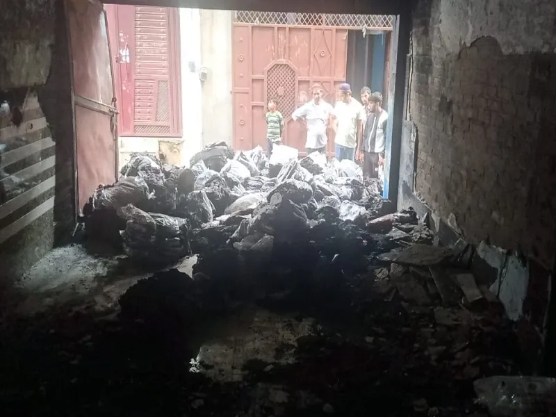 अमरोहा : जैकेट के गोदाम में लगी आग, लाखों रुपए का नुकसान