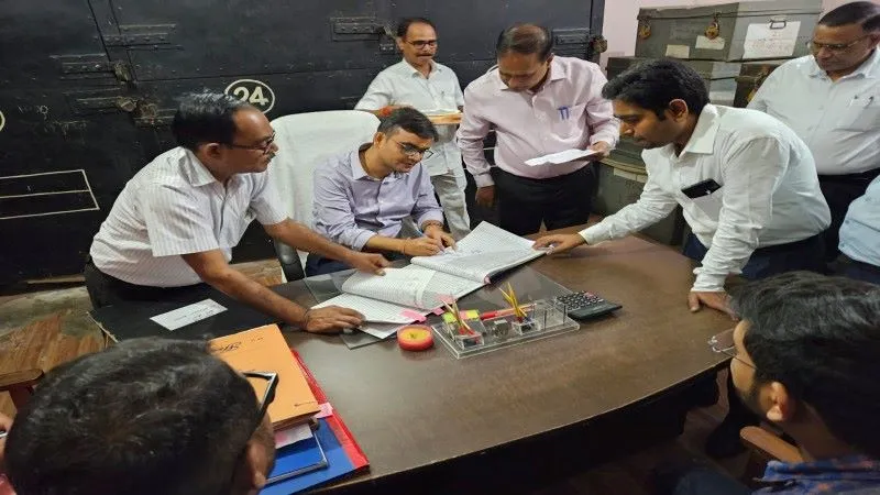 बाराबंकी : महादेवाधाम में पूजा अर्चना कर नए जिलाधिकारी ने संभाला कार्यभार