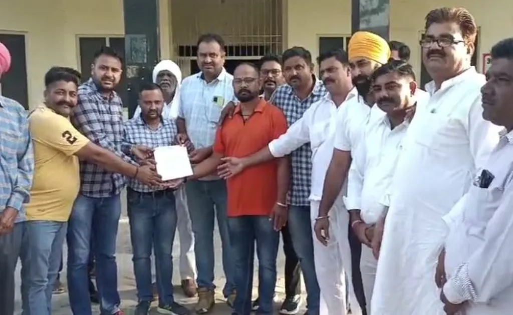 बाजपुर: विभिन्न समस्याओं को लेकर कांग्रेस कार्यकर्ताओं ने एसडीएम कोर्ट में किया प्रदर्शन