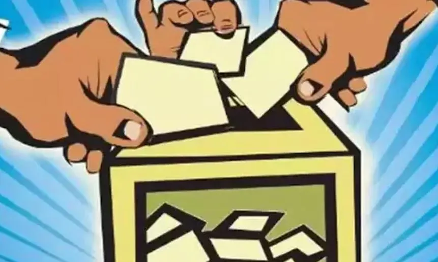 बरेली: लोकसभा चुनाव की तैयारियां तेज, चुनाव आयोग के सामने एडीएम ने पेश की रिपोर्ट