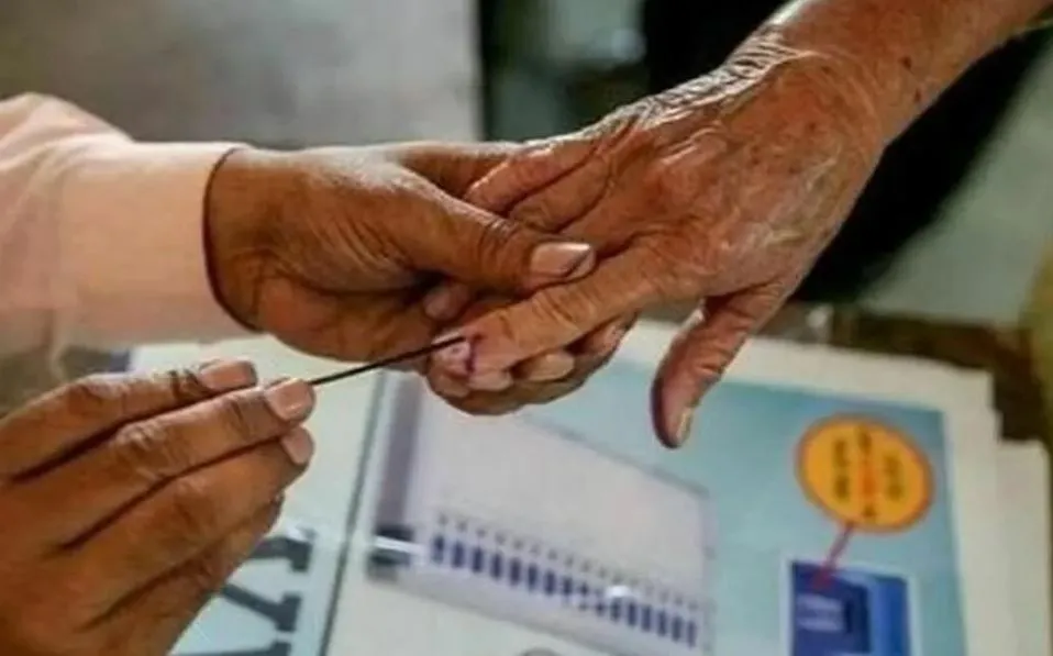 छत्तीसगढ़ विधानसभा चुनाव: पहले चरण के लिए कुल 17 उम्मीदवारों ने किया नामांकन 