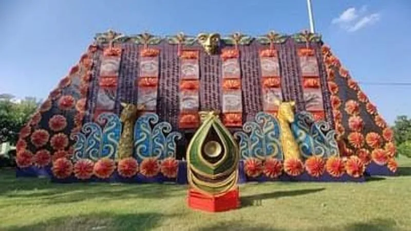 प्रयागराज दुर्गा पूजा पंडालों में दिखी चंद्रयान और अयोध्या राम मंदिर की झलक (2)