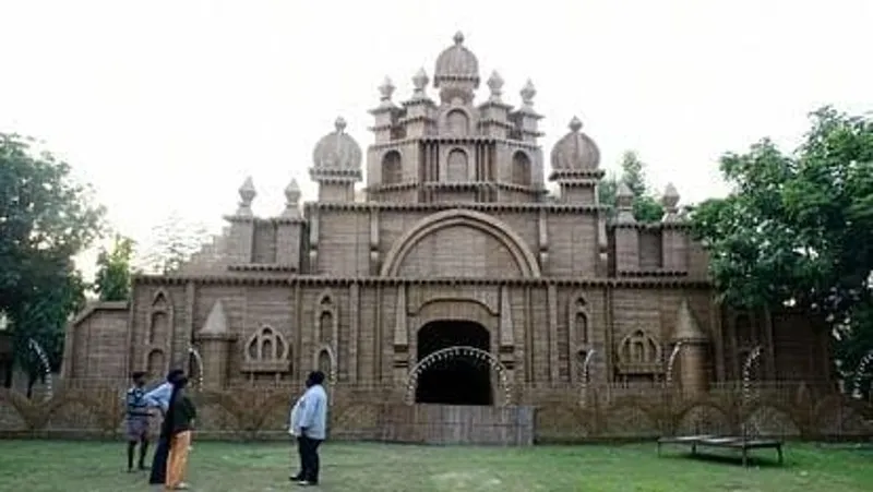 प्रयागराज दुर्गा पूजा पंडालों में दिखी चंद्रयान और अयोध्या राम मंदिर की झलक (4)