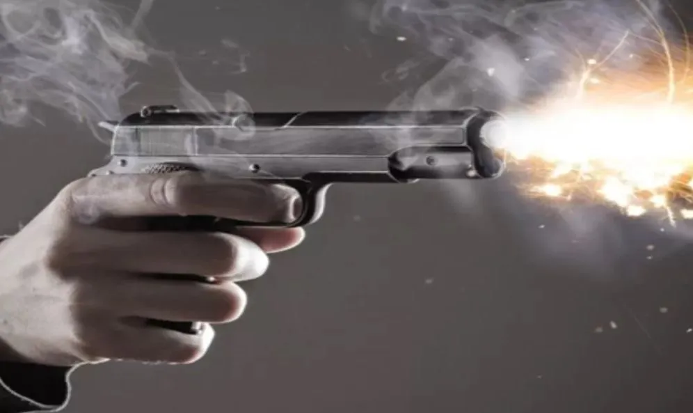 बरेली: खाने के रुपये मांगने पर दबंगों ने होटल में की फायरिंग, मची अफरा-तफरी