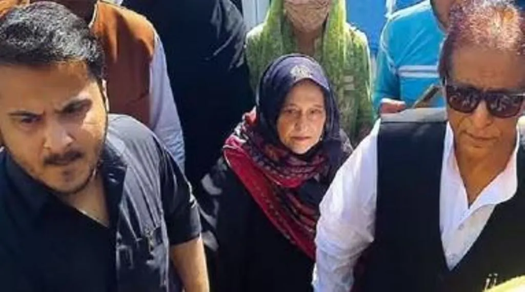 जेल में आजम परिवार: आजम और अब्दुल्ला से मिलकर फफक-फफक कर रोये अदीब