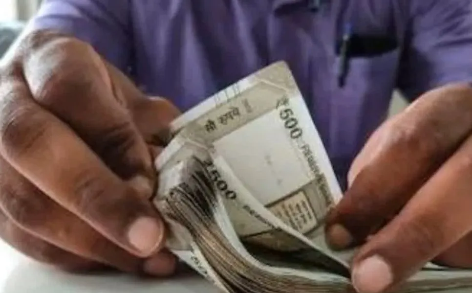 दिवाली से पहले मोदी सरकार की सौगात, केंद्रीय कर्मचारियों के DA में बढ़ोतरी का ऐलान 