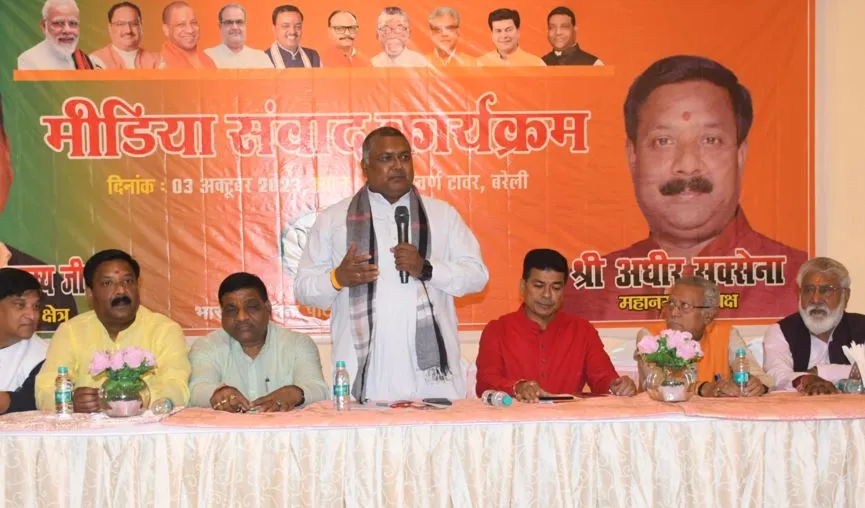 बरेली: मीडिया कर्मी ही अफसरों और राजनैतिक लोगों की लगाम थामते हैं