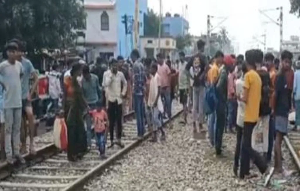 दर्दनाक: ट्रेन से कटकर एक ही परिवार की दो महिलाओं की मौत, दो बच्चे घायल 