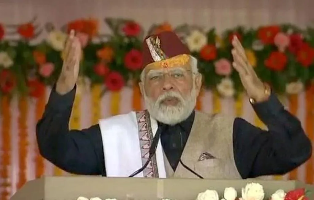 पिथौरागढ़ में पीएम मोदी बोले- पिछले पांच वर्षों में देश में 13.5 करोड़ लोग गरीबी से निकले 