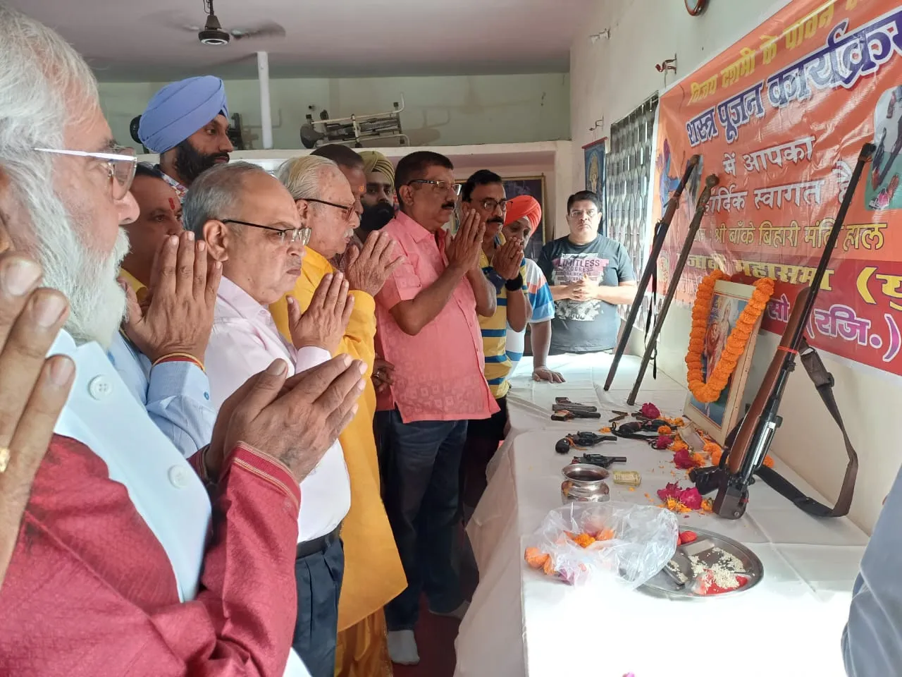 विजयादशमी के अवसर पर पंजाबी महासभा ने किया शस्त्र पूजन, कहा- सत्य के मार्ग से मिलती है जीत