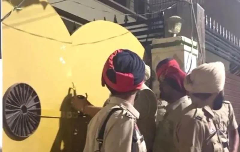 दर्दनाक: फ्रिज का कंप्रेसर फटा, एक ही परिवार के पांच सदस्यों की मौत 