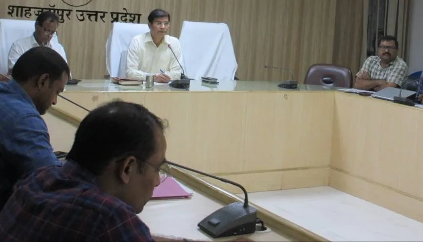 शाहजहांपुर: सीडीओ ने रोका ईओ कांट, कलान, कटरा और तिलहर का वेतन