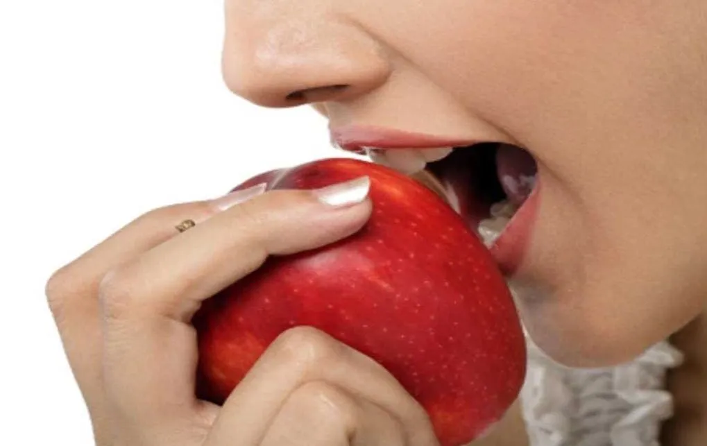 सेहत के लिए बेहद फायदेमंद है सेब, जानें इसे खाने का सही समय 