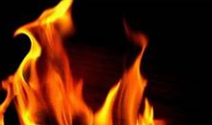 बरेली: लेंटर का मलबा गिरने से फटा स्टेबलाइजर, दो झुलसे